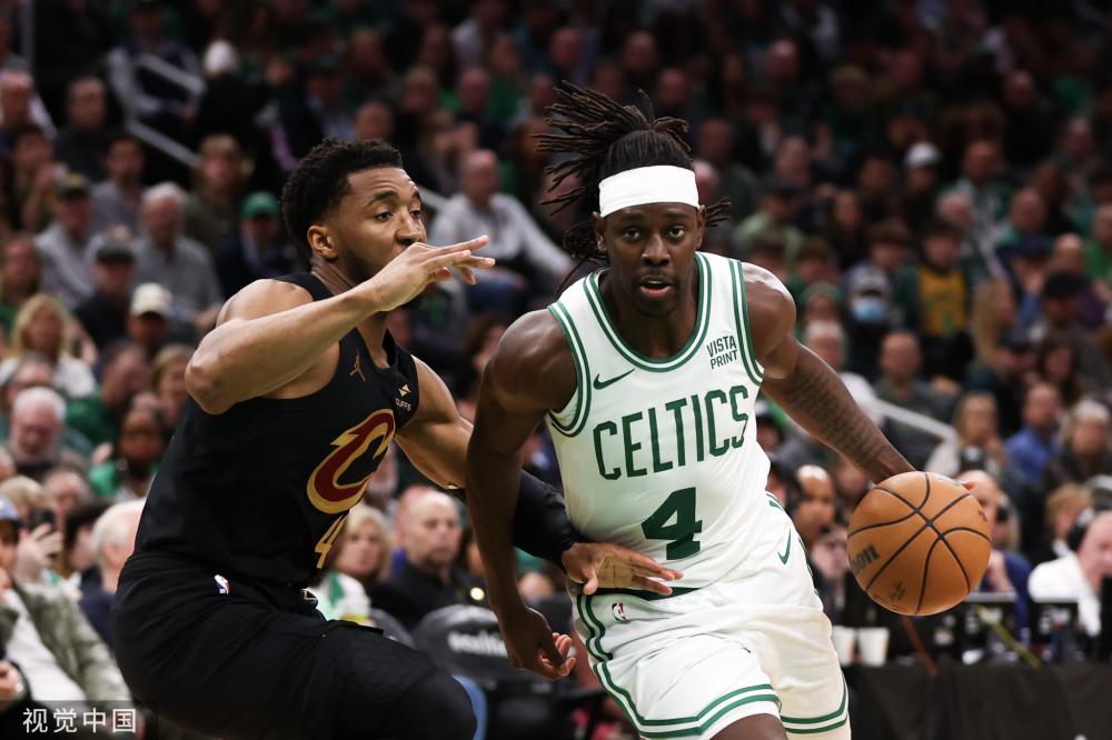 队的战术执 队的战术执