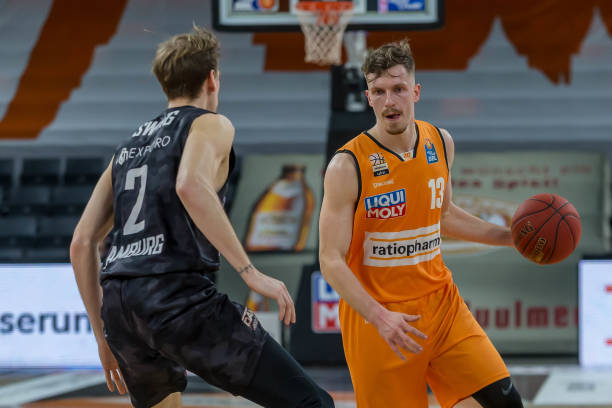 媒体高度发 媒体高度发