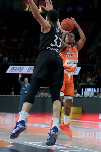 间的默契配 间的默契配